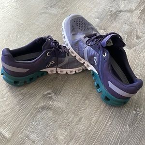 ON Cloudflow running shoes